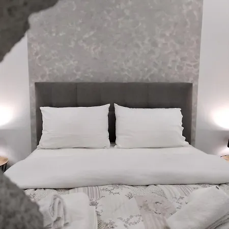 Navarino Jacuzzi Studio Apartment *