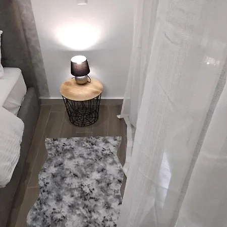 Navarino Jacuzzi Studio Apartment *