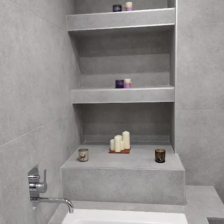 Navarino Jacuzzi Studio * 塞萨洛尼基