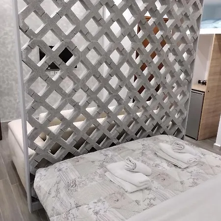 Navarino Jacuzzi Studio Apartment *