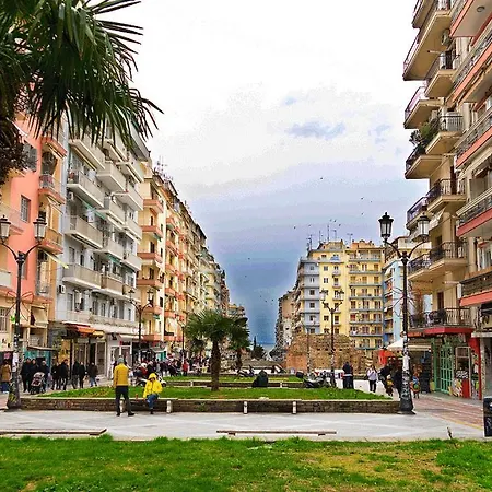 Navarino Jacuzzi Studio Apartment Thessaloniki